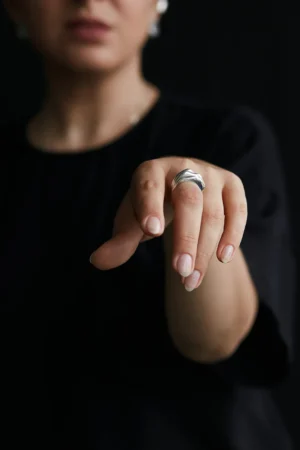 tria wave - three band ring - on model