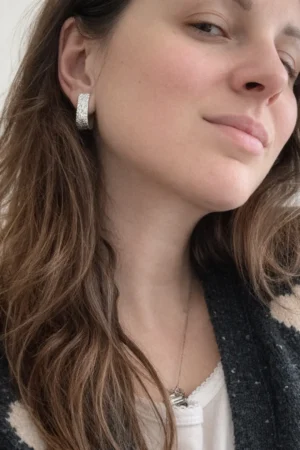 Salina studs earrings - on model