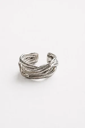Nidus ear cuff